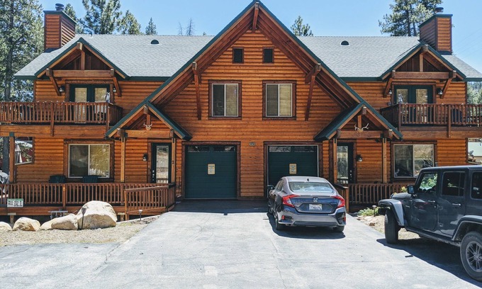 Boulder Bay House | Boulder Bay Willow Lodge has 2 Hot Tubs, two living areas, and two game rooms.