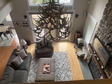 West Dover House | Boulder Ridge in West Dover