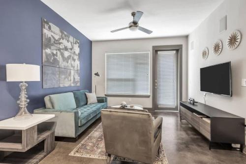 Richardson Apartment | Boulevard Stays Elegant 1BR Pool Gym Parking