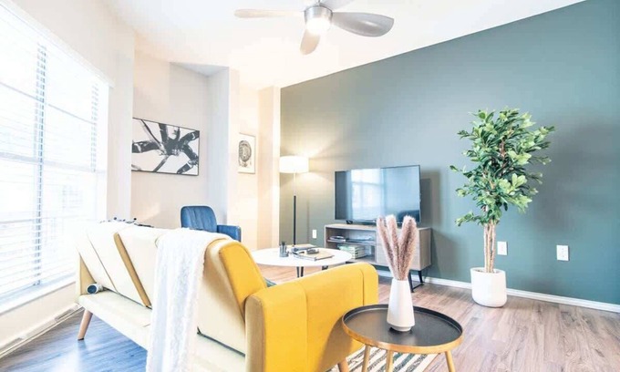 Willow Run Apartment | Boulevard Stays Tranquil 1BR King Suite Pool, Parking & Gym 01