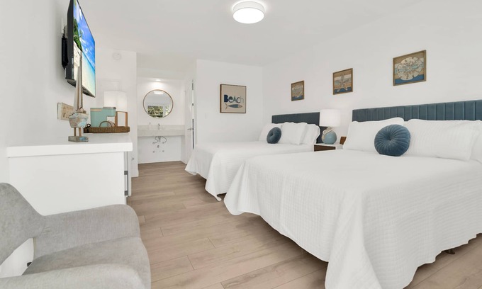 The Cove Hotel | Boutique Hotel 2 double beds with POOL, LOCATION! 1 block to BEACH/Restaurants