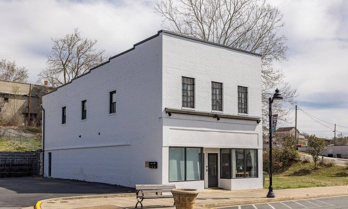 Shenandoah Apartment | Boxcar Studio at The Depot - Shenandoah