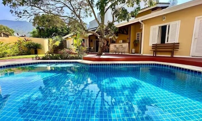 Praia da Olaria House | Casa Moderna, Próxima da Praia do Arrastão