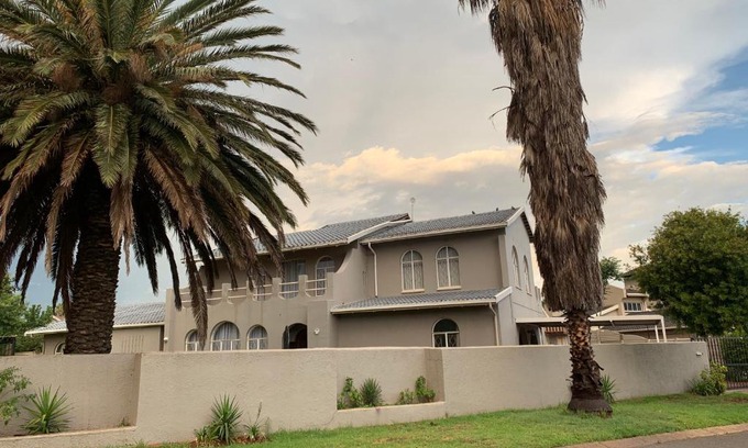 Alberton House | Brackendowns guest star