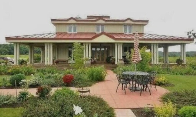 Innisfil House | Bradford Luxe Haven S