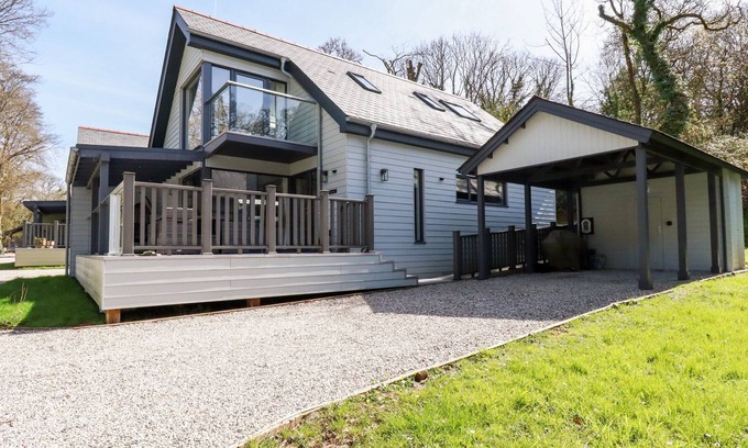 Bodmin House | BRAMBLES, pet friendly, country holiday cottage in Bodmin