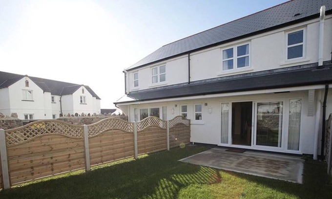 Horton House | Bramley Cottage in the beautiful Swansea