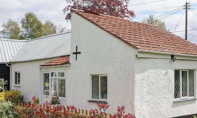 Whimple Cottage | BRAMLEY COTTAGE, pet friendly, character holiday cottage in Whimple