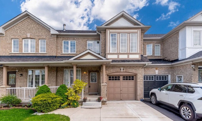 Brampton House | Brampton Retreat: Quiet 3BR Residential Area