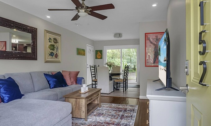 North Charleston House | Brand New! 15 mins from historic downtown and 20 mins from the beach!