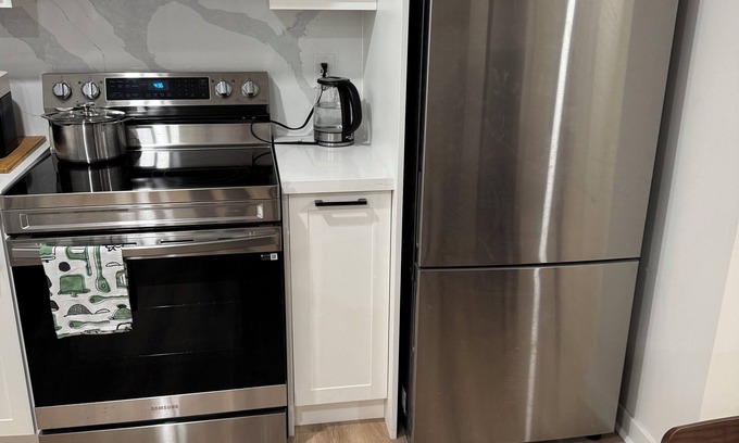 Richmond Hill Apartment | Brand new 2 bedroom 2 bathroom apartment minutes to downtown transit