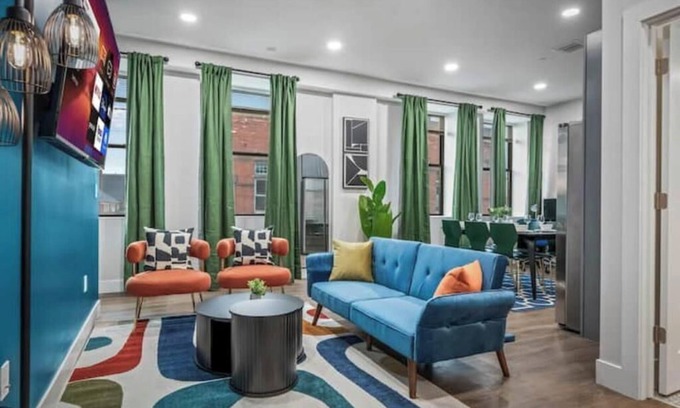 Cleveland Apartment | Brand New Apt+2 Queens+ BunkBed+Free Parking+55" TV