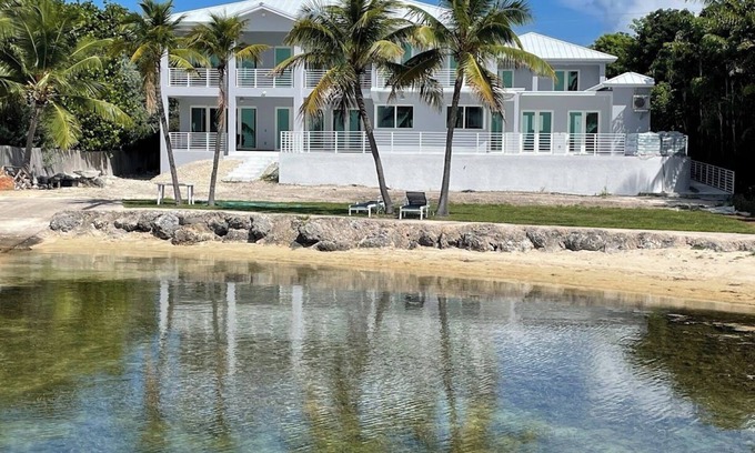 Islamorada House | BRAND NEW Bayfront Home - Pool/Sandy Beach - private and elegant - Islamorada
