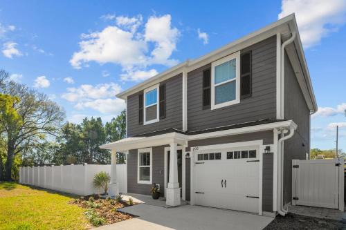 Arlington House | Brand New beautiful house with a luxury backyard