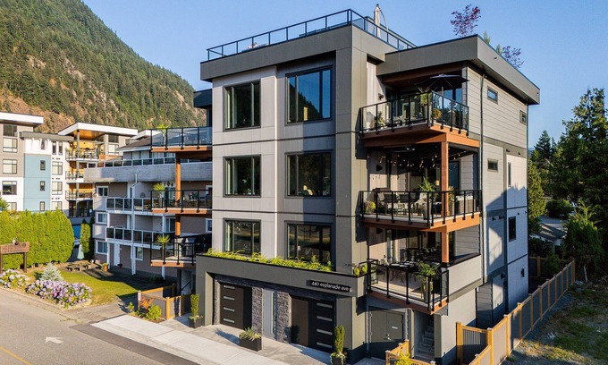 Harrison Hot Springs Condo | BRAND NEW 3-bedroom/2 bath waterfront condo in lovely Harrison Hot Springs