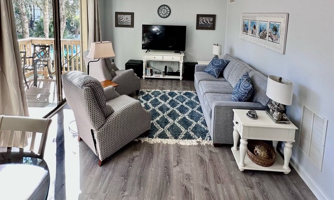 Hilton Head Island Condo | Brand New Deck! Beautifully furnished 1 Bdrm condo across the street from beach