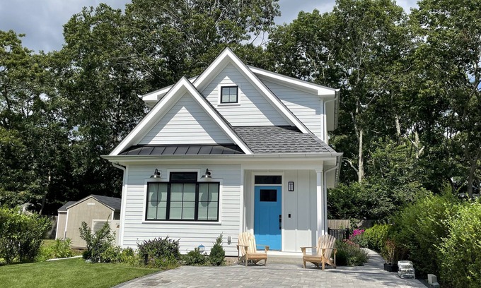 East Quogue House | Brand New East Quogue Cottage