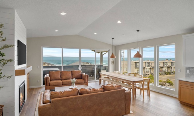 Rockaway Beach House | Brand New Lavish Townhome Duplex w 2 Private Hot Tubs & 2 Saunas