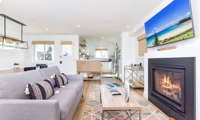 Balboa Peninsula House | BRAND NEW Luxury 1 Bedroom Condo Steps from the Beach