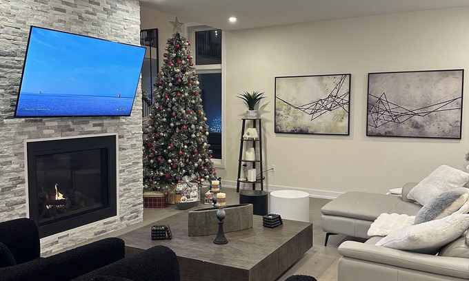 The Blue Mountains Ski Chalet | Brand New Ski Chalet in Blue Mountain Village! 🌲⛷️n
