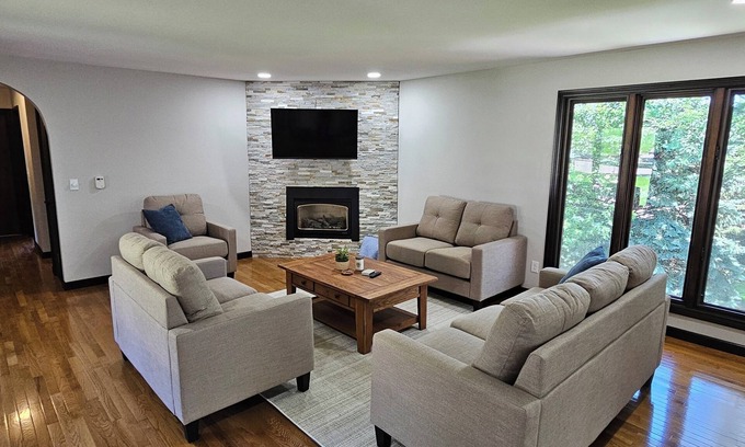 Rapid City House | BRAND NEW space ready to accommodate your group with all the amenities of home.
