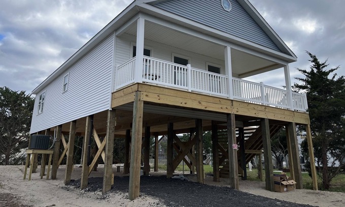 Salvo Cottage | Brand New Stunning Beach House - pets welcome!