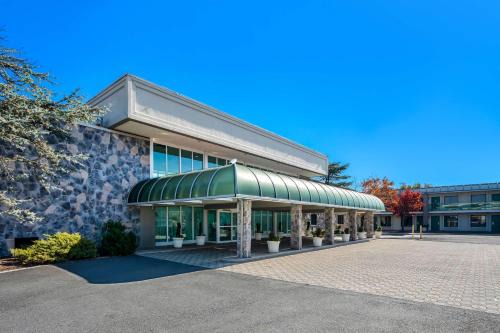 Wilmington Hotel | Brandywine Valley Inn SureStay Plus by Best Western