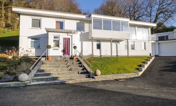 Bowness-on-Windermere House | BRANTLEA, pet friendly, with hot tub in Bowness-On-Windermere