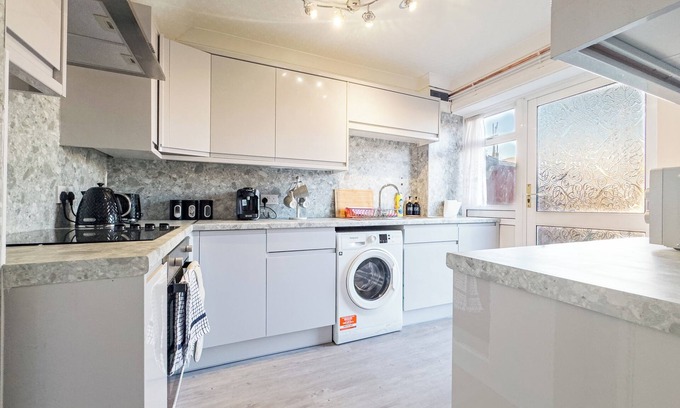 Basildon House | Braybrooke Bliss - 3 Bedroom House in Basildon