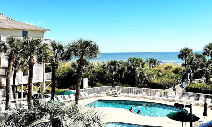 North Forest Beach Condo | Breakers 221 - Walk to Beach, Shops and Dining