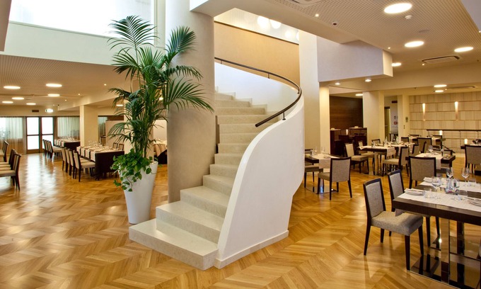 Mosciano Sant'Angelo Hotel | Breaking Business Hotel