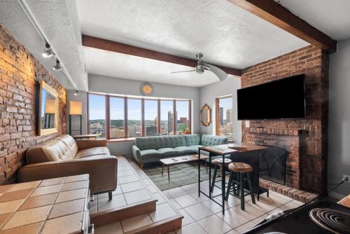 Mount Washington Apartment | Breathtaking City View 1 Bed Stylish & Serene