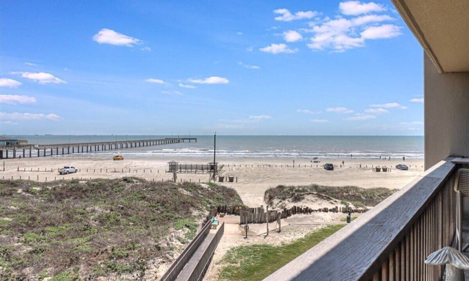 Port Aransas Condo | Breathtaking Ocean Front Views- Closest Beachfront Condo in Port Aransas!