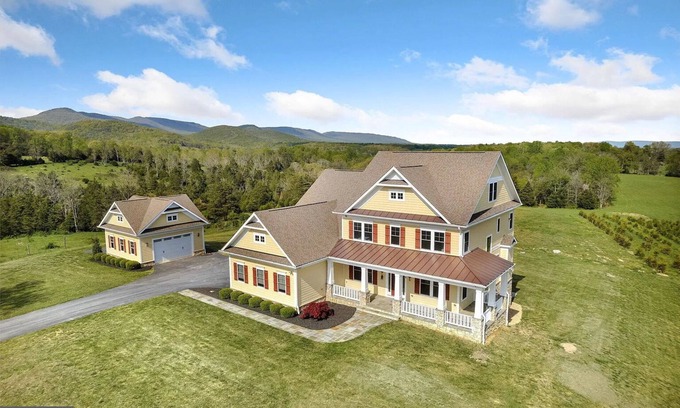 Edinburg House | Breathtaking Views Farmhouse Estate on 3 levels w/nearby activities year-round.