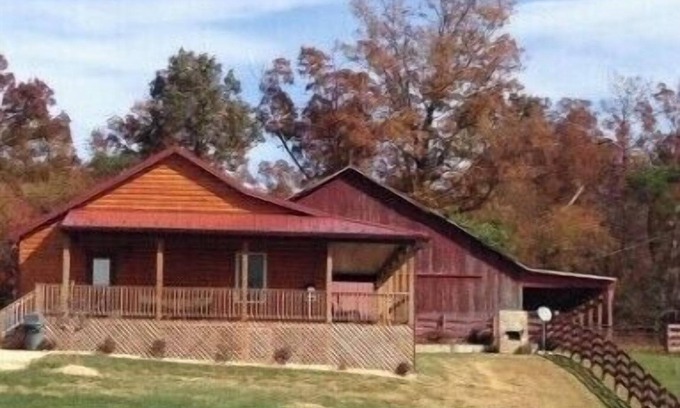 Luray Cabin | Breathtaking Views Of The Blue Ridge Mountains and our family farm.