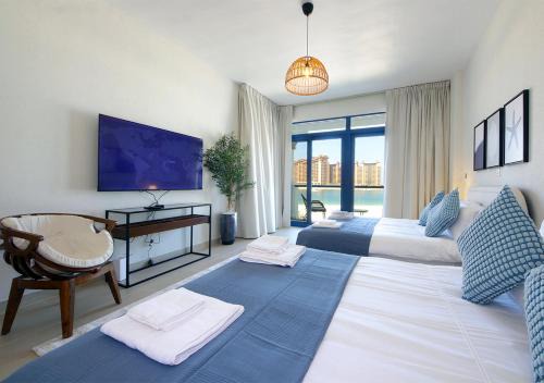 Palm Jumeirah Villa | Breathtaking Villa With Roof Garden and Beach access