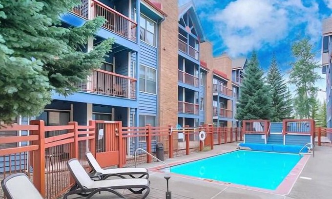 Historic District Condo | BreckHaven🌄Resort Amenities🏊‍♀️Ski-Out🎿100% Walkscore 🤑$0 Cleaning fee