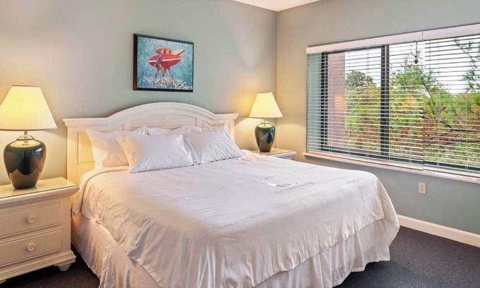 Hilton Head Resort | Breezy 1BR Condo w/Pool, Kitchen, Balcony and Just a Quick Stroll to the Beach