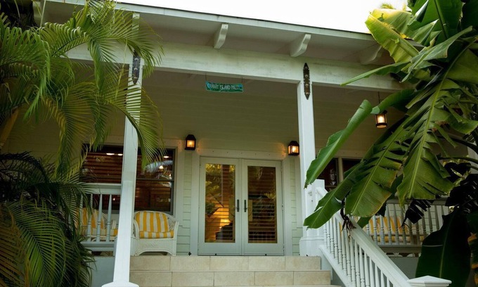 Islamorada Resort | Breezy Caribbean-Style Home w/Kitchen, WiFi, & Wraparound Outdoor Veranda
