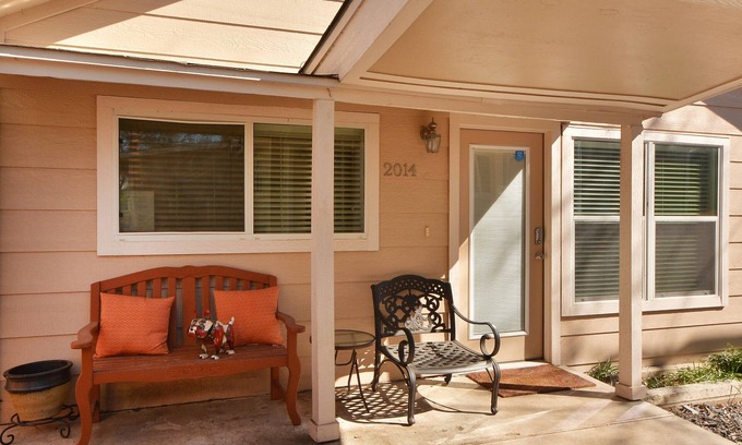 Mystic - New London House | Brentwood Guest House, Spacious Living Area, Fenced Yard