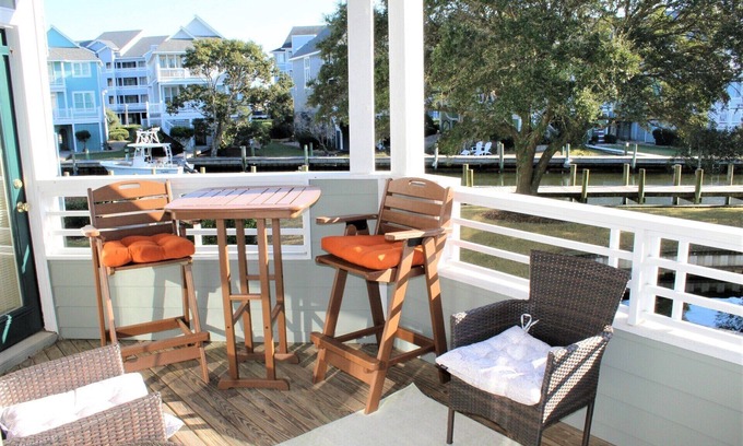 Manteo Condo | Breton Bay Hideaway - Buccaneer Village 314