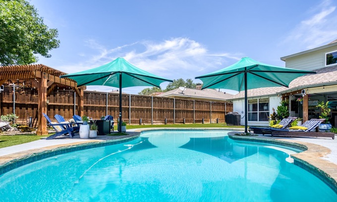 Lake Highlands House | Briarhurst Cottage - Central Dallas Home with Pool