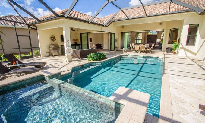 Central Naples House | Briarwood: Home w/two primary suites-saltwater pool/spa & outdoor kitchen & entertaining area w/TV