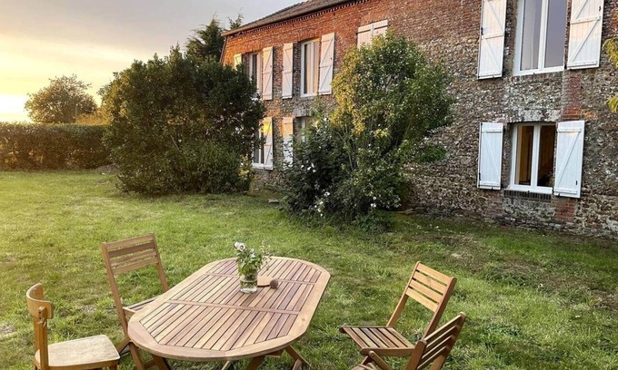 Notre-Dame-du-Hamel House | Brick house - calm, nature, comfort