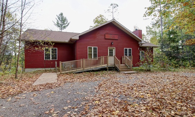 Lac du Flambeau Cabin | Bridge Builder Cabin with private dock on 294 acre Big Crooked Lake