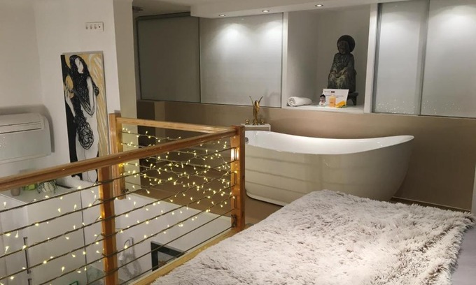 Budavar Apartment | Bridge & Castle Art Apartman