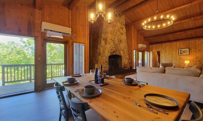 Cave Junction Apartment | Bridgeview Winery Suite With Gorgeous Mountain Views and Scenic Outdoor Space!