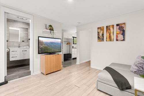 Bomaderry Apartment | Bright 1-Bed Apartment with Garden Views