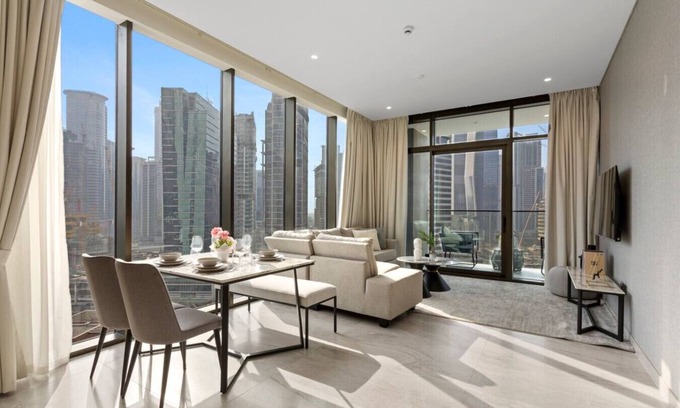 Downtown Dubai Apartment | Bright 1 Bedroom w/Burj Khalifa view in Peninsula
