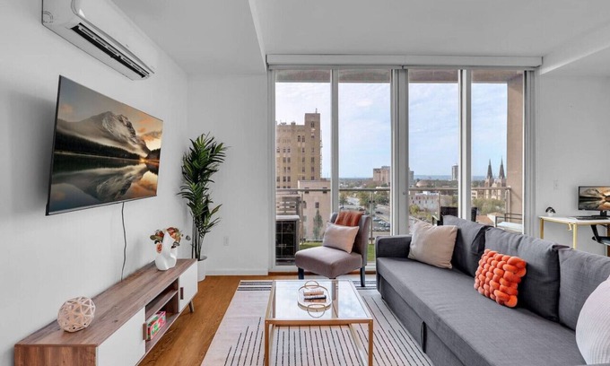 Downtown Tulsa Apartment | Bright 1BR Near BOKCenter-Gym,Lounge,Balcony,PetOK